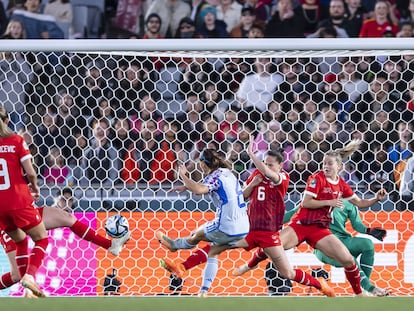 Aitana marcaba este sábado su segundo gol frente a la selección de Suiza, en Auckland (Nueva Zelanda).