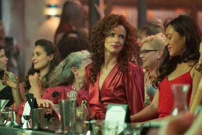 Juliette Lewis es Denise Coughlan en la miniserie 'Bienvenidos a Chippendales' (Disney+).