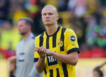Erling Haaland se despide de la afición del Borussia Dortmund el pasado 14 de mayo en el Signal Iduna Park.