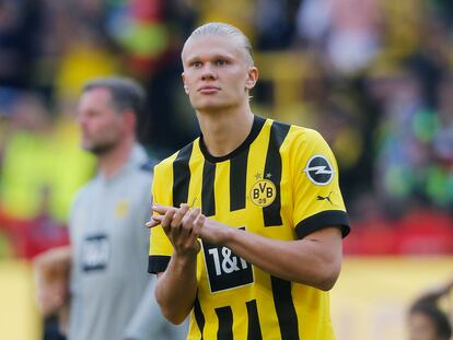 Erling Haaland se despide de la afición del Borussia Dortmund el pasado 14 de mayo en el Signal Iduna Park.