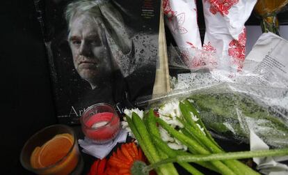Objetos como homenaje a Philip Seymour Hoffman en Nueva York.