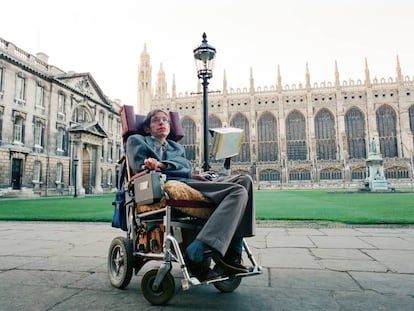 Stephen Hawking, fotografado em Cambridge em 1988.