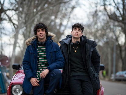 Javier Ambrossi y Javier Calvo, en el rodaje de 'Veneno' en febrero de 2020