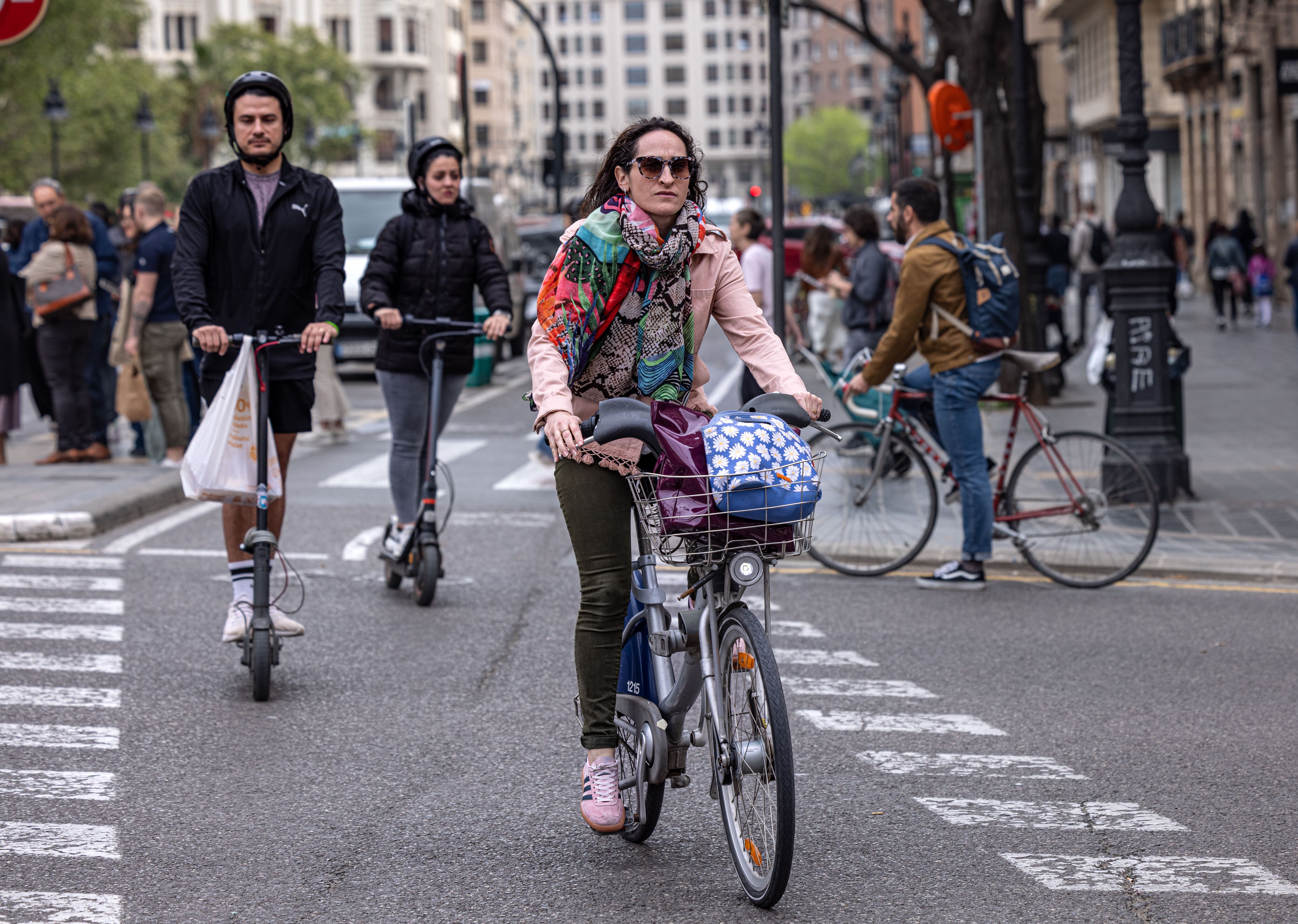 Claves de la Ley de Movilidad Sostenible: las empresas impulsarán ir en bici y compartir coche y el Gobierno reducirá los vuelos cortos