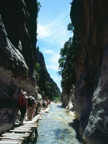 Ruta senderista por la garganta de Samaria, en la isla griega de Creta.