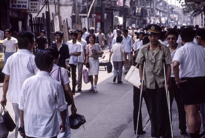 Una calle de Shanghái llena de gente.