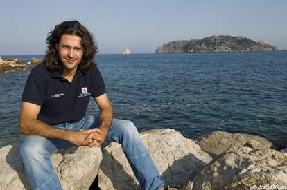  &Agrave;lex Lorente, con las islas Medes al fondo.
 