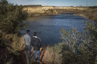 Laguna aparecida en una antigua cantera de Picassent, en Valencia.