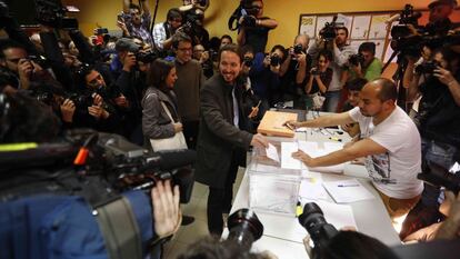 Pablo Iglesias, en el momento de votar