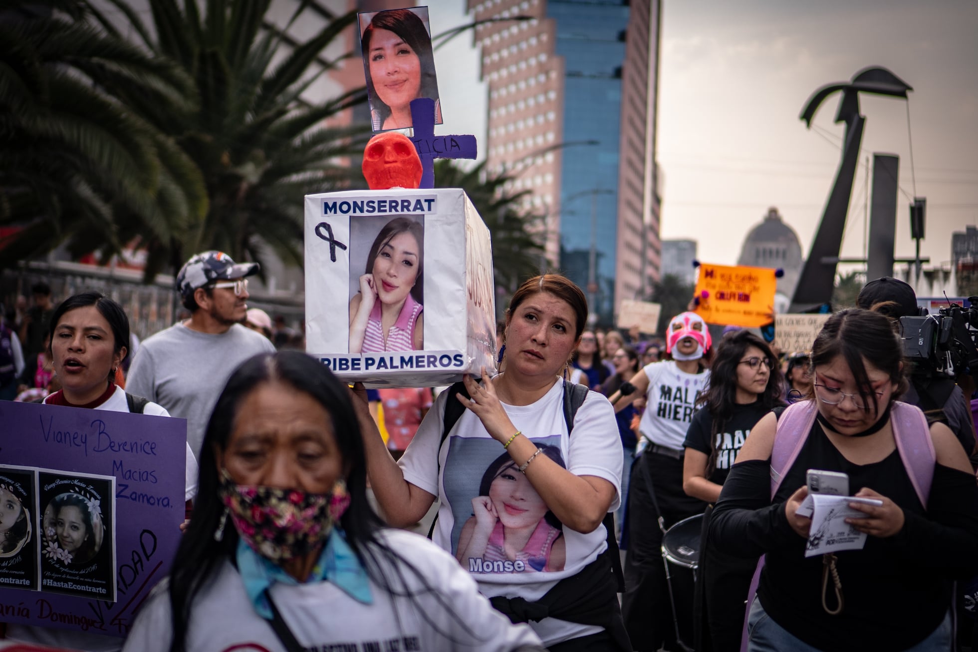 Cientos de mujeres marchan sin incidentes en el 25N en Ciudad de México ...