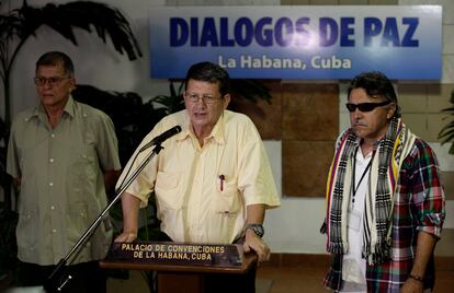 Pablo Catatumbo de las Fuerzas Armadas Revolucionarias de Colombia, FARC, durante las conversaciones de paz con el gobierno de Colombia en La Habana, Cuba en 2014.