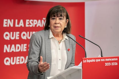La presidenta del PSOE, Cristina Narbona durante la rueda de prensa que ha ofrecido este lunes en Ferraz tras la reunión de la Comisión Permanente del PSOE.