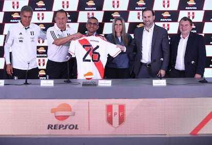 Presentación de Repsol como nuevo patrocinador de la selección peruana de fútbol.