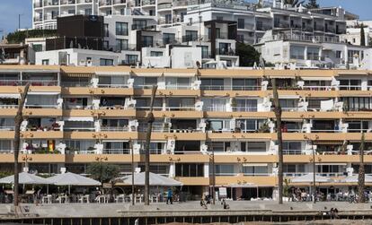 Bloque de viviendas en Ibiza.
 