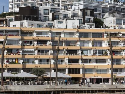 Bloque de viviendas en Ibiza.
 