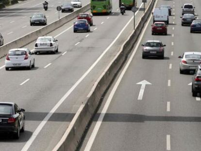 Tr&aacute;fico en la A-6, carretera de A Coru&ntilde;a, a la salida de Madrid. EFE/Archivo