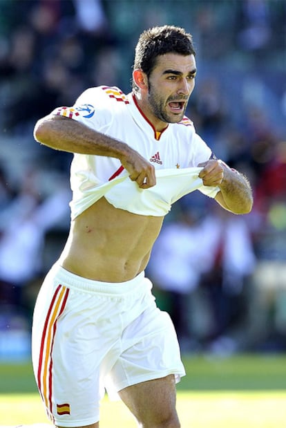 Adrián, delantero de la selección Sub 21, celebra su segundo gol ante la República Checa.