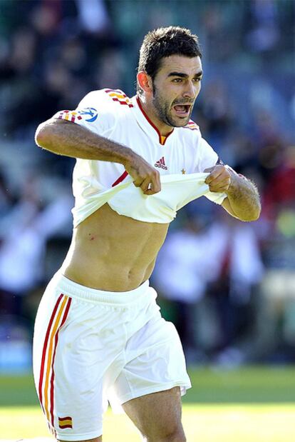 Adrián, delantero de la selección Sub 21, celebra su segundo gol ante la República Checa.