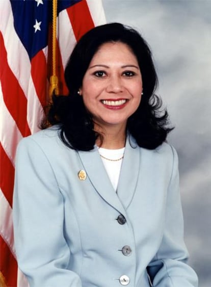 La congresista de origen hispano Hilda Solís