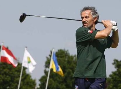 Donadoni, ayer durante la sesión de golf que compartió con Del Piero y Camoranesi.