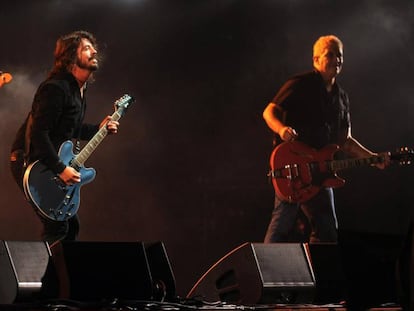 Foo Fighters tocando con Dave Grohl.