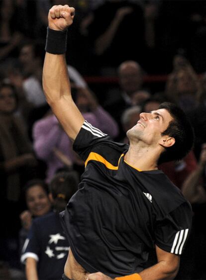 Novak Djokovic celebra su victoria.