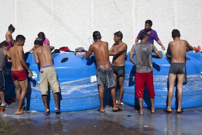 Embora a maioria dos imigrantes sejam de Honduras, também há gente da Nicarágua e da Guatemala no grupo.