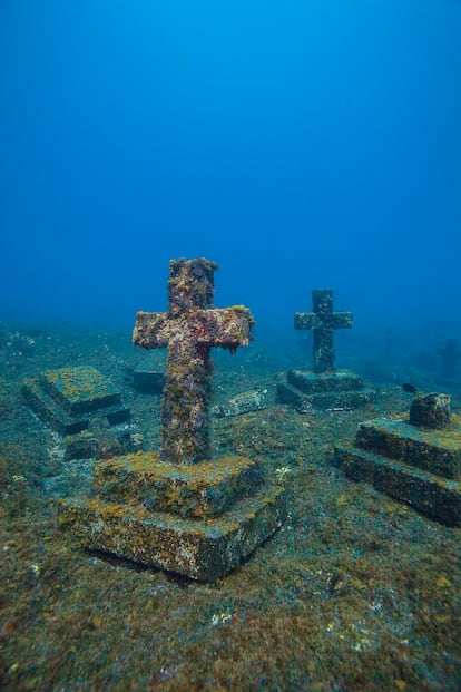 Las Cruces de Malpique, sumergidas en el año 2000 para conmemorar a las víctimas de un ataque corsario, son uno de los puntos de buceo estrella en la isla de La Palma. 