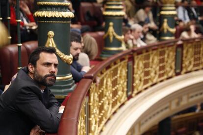 El presidente del Parlament catalán, Roger Torrent, asiste desde la tribuna de invitados a la sesión constitutiva de las nuevas Cortes Generales.