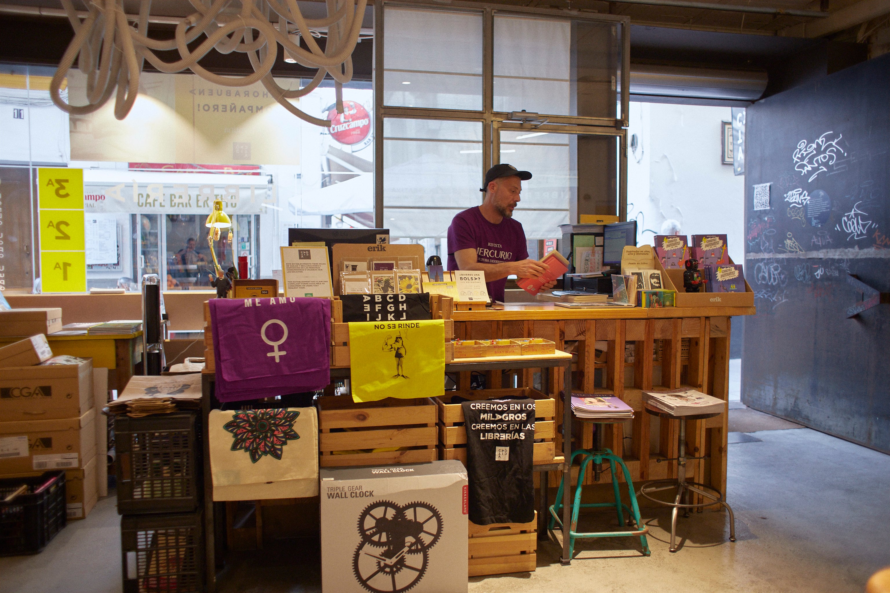La librería Caótica en Sevilla tuvo que echar el cierre en 2023 por problemas con el alquiler. 