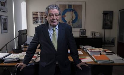 Augusto Delkáder en su despacho de Gran Via.