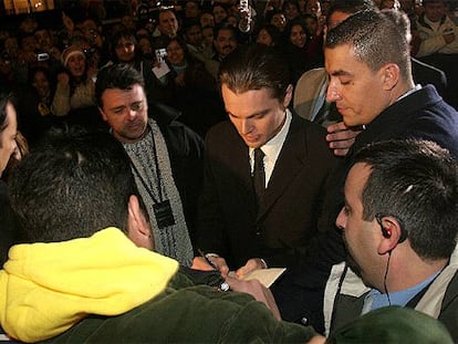 Leonardo DiCaprio firma autógrafos en el Gran Vía