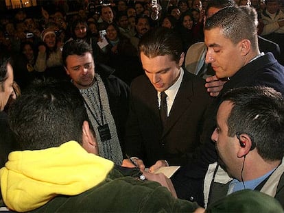 Leonardo DiCaprio firma autógrafos en el Gran Vía