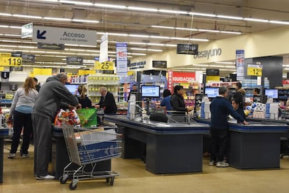 Cajas registradoras en un supermercado de la ciudad argentina de Rosario.