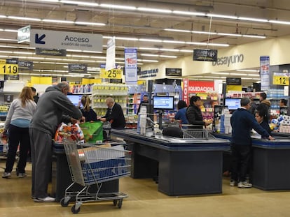 Cajas registradoras en un supermercado de la ciudad argentina de Rosario.