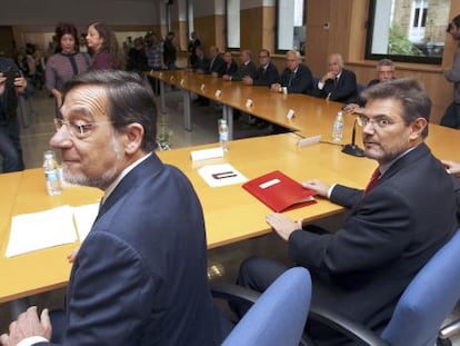 El ministro de Justicia, Rafael Catal&aacute;, junto a Juan Luis Ibarra, presidente del Tribunal Superior vasco, esta ma&ntilde;ana en Bilbao en una reuni&oacute;n de responsables de los Tribunales Superiores de Justicia.
