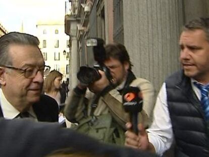 Miguel Herrero y Rodríguez de Miñón a su llegada, ayer, a la reunión del Consejo de Estado.