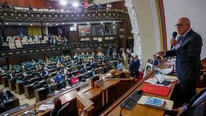 Diosdado Cabello, segundo nome na hierarquia chavista, durante sessão do Parlamento venezuelano.