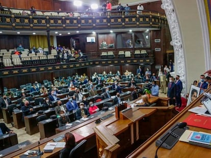 Diosdado Cabello, segundo nome na hierarquia chavista, durante sessão do Parlamento venezuelano.