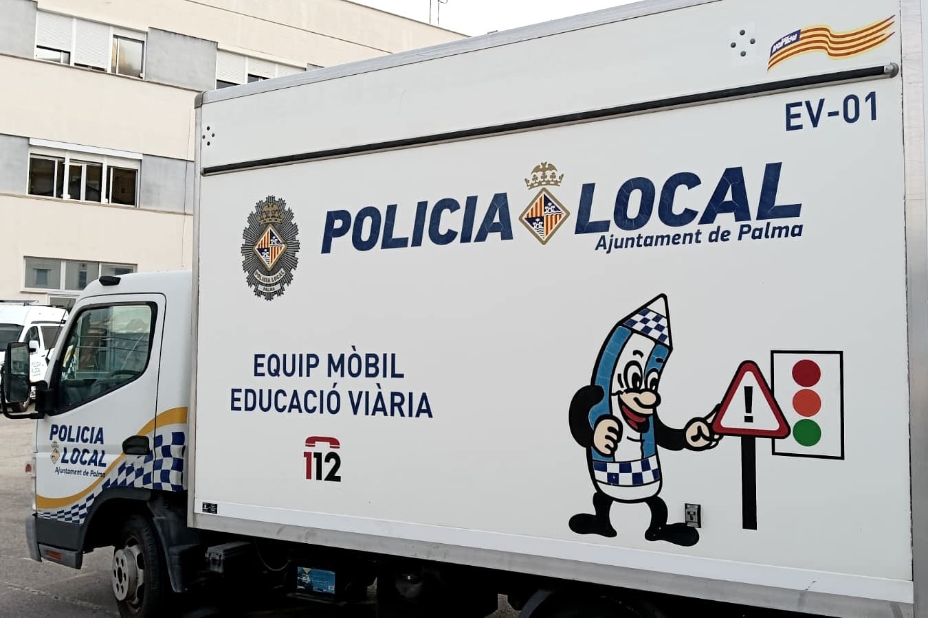 Polizia di Palma restituisce a madre un bambino di otto anni portato a scuola in giorno non di lezioni