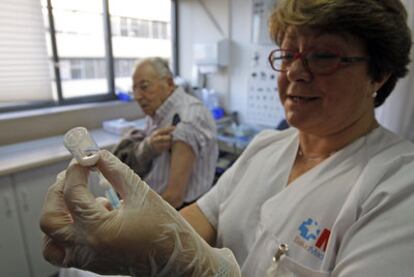 Campaña de vacunación contra la gripe A H1N1 en un centro de salud madrileño en noviembre de 2009.