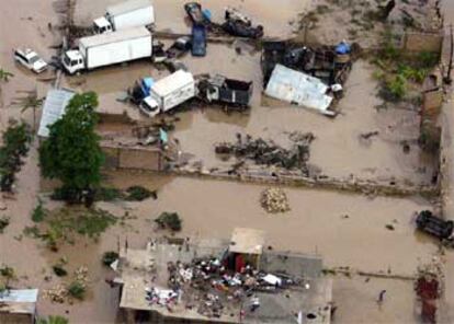 Los destrozos de Jeanne pueden apreciarse en esta foto aérea de la ciudad haitiana de Gonaives.