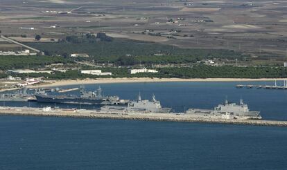 Vista de los muelles de Rota.