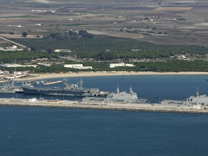 Vista de los muelles de Rota.