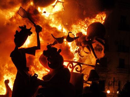 Imagen de una falla durante la noche del 19 de marzo. 