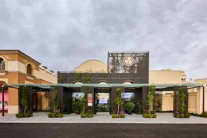 Exterior de la nueva oficina de turismo de la Comunidad de Madrid en Las Rozas Village