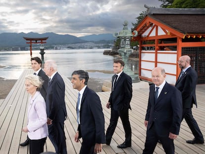 Los dirigentes de la UE, Canadá, Estados Unidos, Reino Unido, Francia y Alemania, durante una visita a la isla de Miyajima, el viernes.