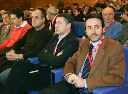 De derecha a izquierda, Josu Jon Imaz, Iñigo Urkullu y Joseba Egibar, ayer, en la asamblea del PNV.