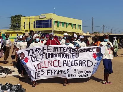 Un grupo de mujeres de Nikki, Benín, que salieron a manifestarte el pasado 25 de noviembre.