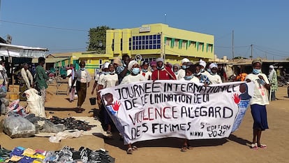 Un grupo de mujeres de Nikki, Benín, que salieron a manifestarte el pasado 25 de noviembre.